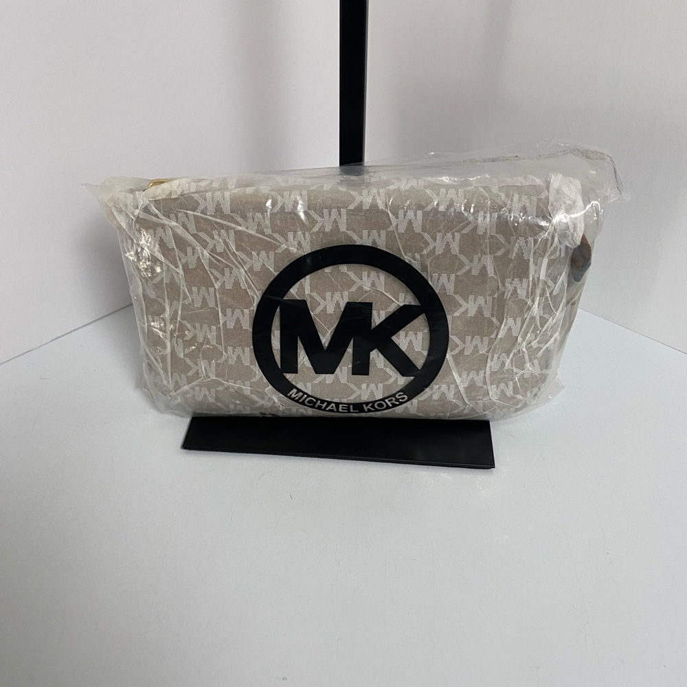 MICHAEL KORS CLUTCH - Picture 14 of 15